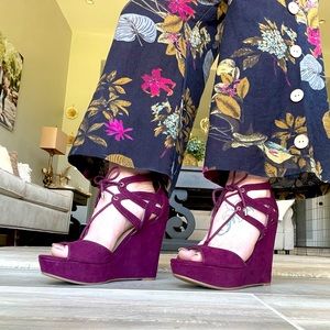 Guess, size 6 wedges